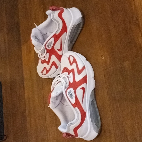 NIKE - Picture 2 of 6